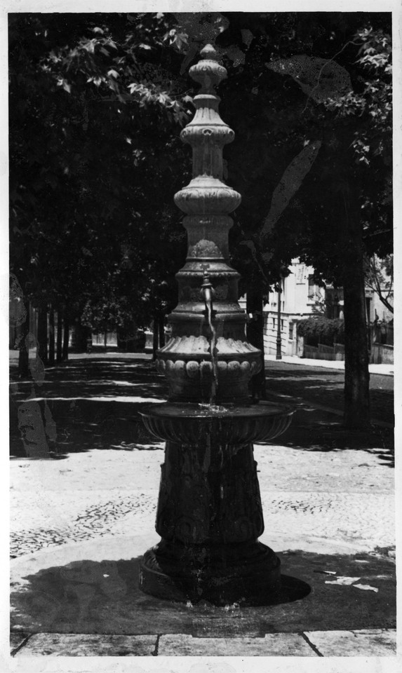 Fontenário na Av. António Augusto de Aguiar.jpg Fontenário na Av. António Augusto de Aguiar.jpg