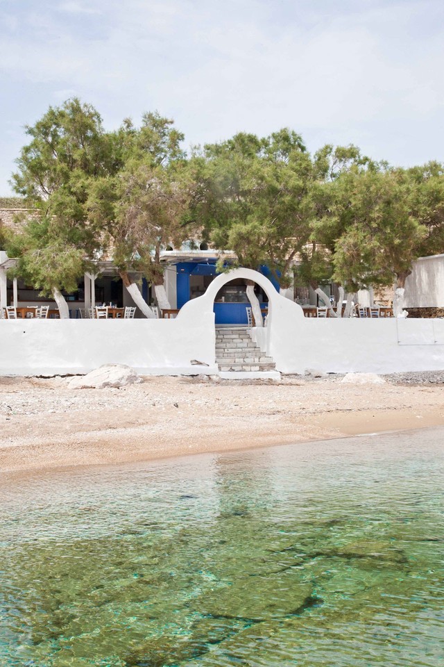 beach-entrance-at-beach-house-antiparos-cyclades-g