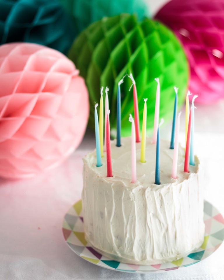 Bolo de chocolate ruby com recheio de lemon curd e cobertura de mascarpone e natas