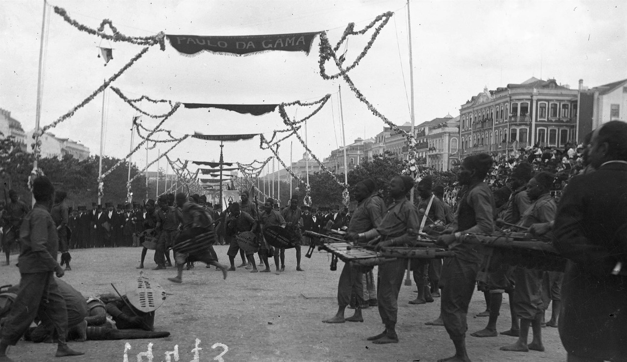 O cortejo na Avenida, 1898, foto de L9.jpg