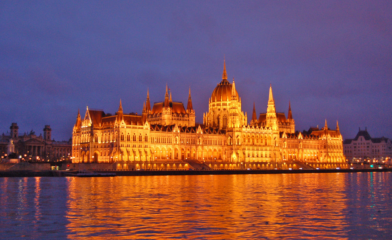 Parlamento de Budapeste à noite