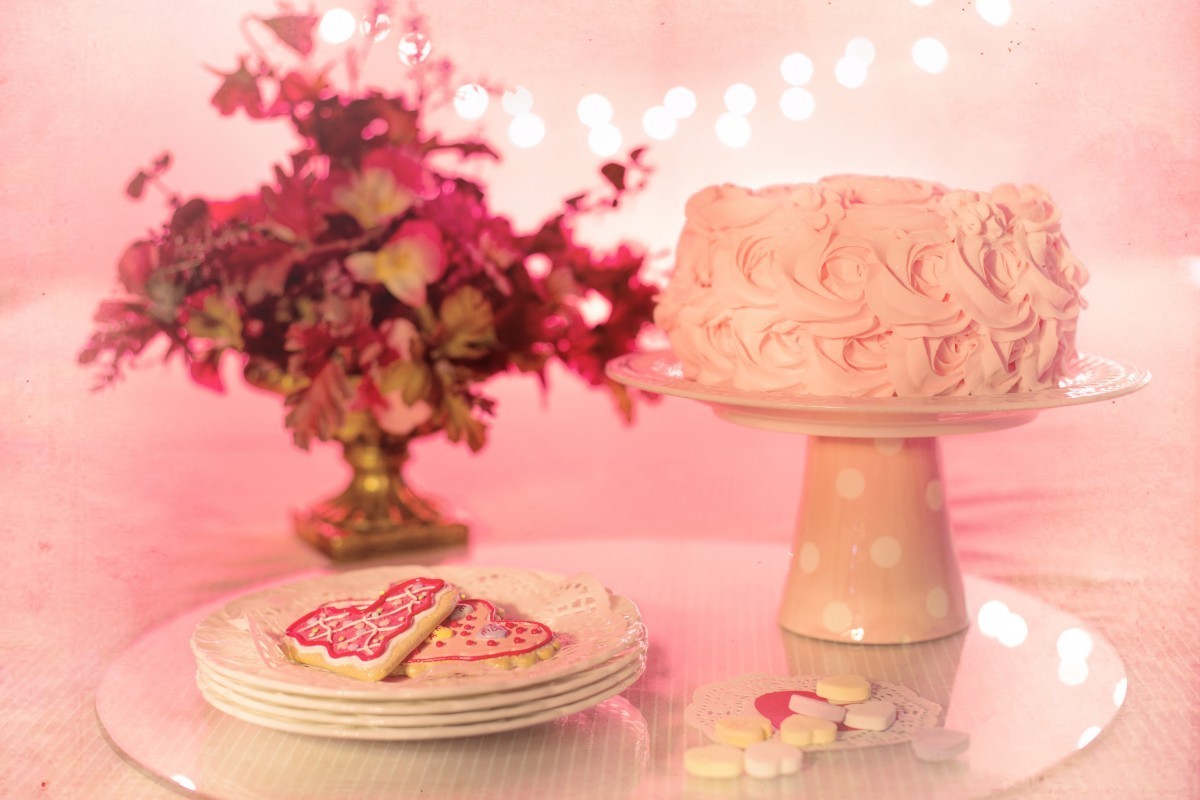 Gift Happiness by Gifting a Beautifully Crafted Birthday Cake - Moda & Style