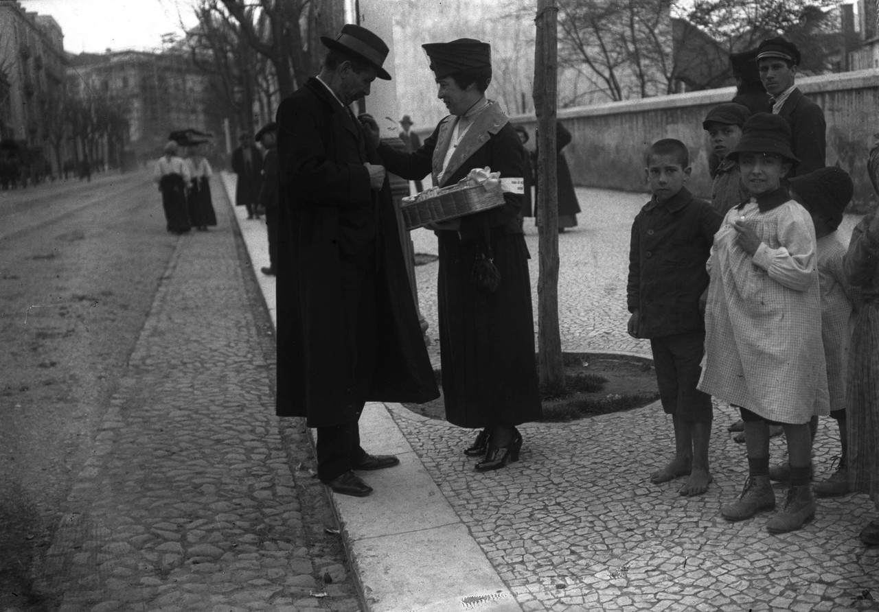 Primeira venda da flor, Março de 1917, foto de Jo Primeira venda da flor, Março de 1917, foto de Jo