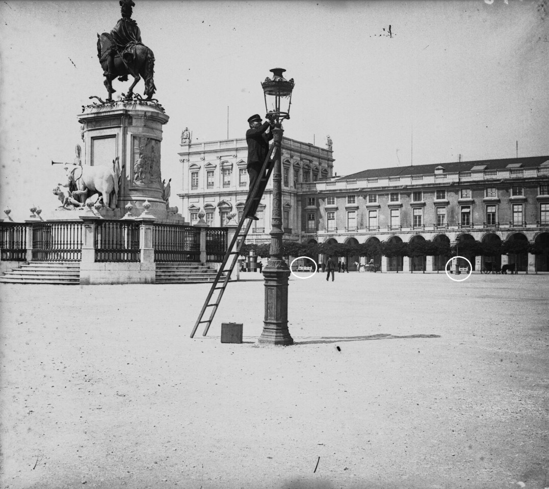Terreiro do Paço, destacando-se a estátua equest
