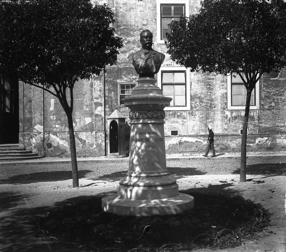 Busto do Visconde de Valmor da autoria de Teixeira