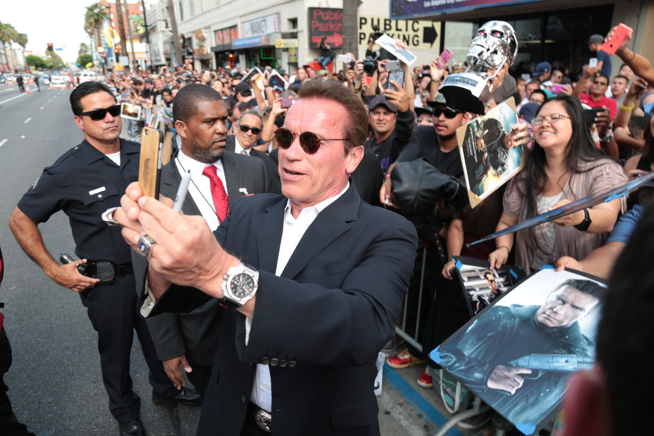 Arnold Schwarzenegger takes a selfie.JPG