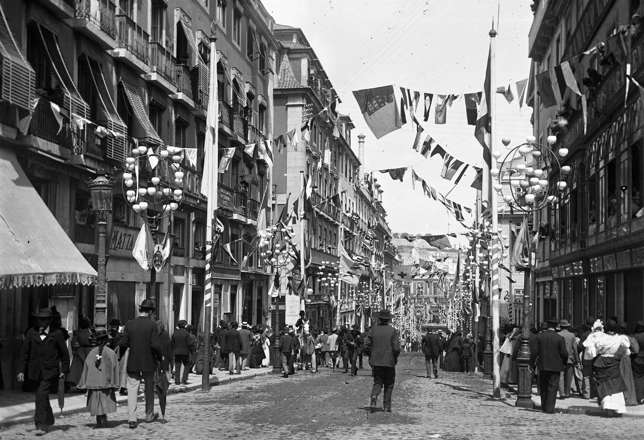 Rua Garrett, por ocasião do cortejo, 1898, foto d