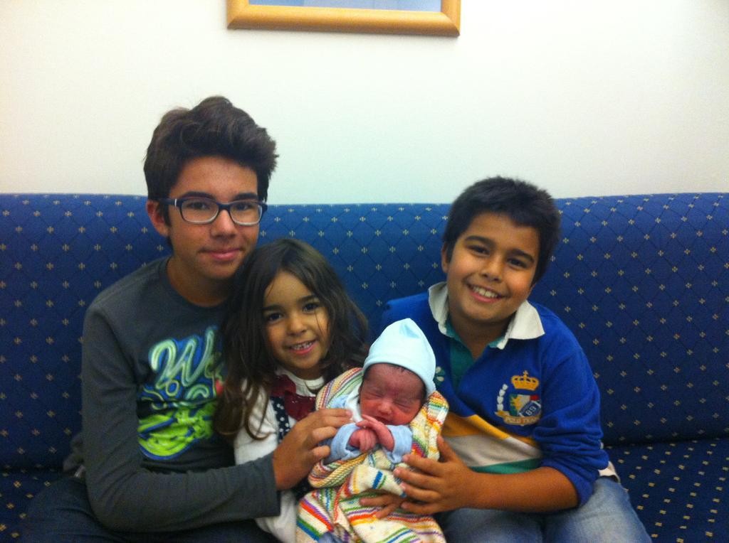 MANEL, MARTIM E MADA E O MANO.jpg