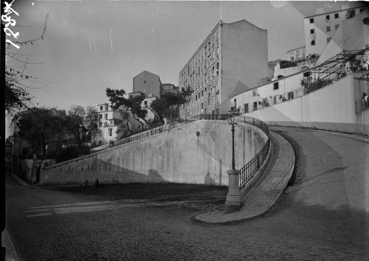 Largo do Correio-Mor, e Calçada do Conde de Penaf