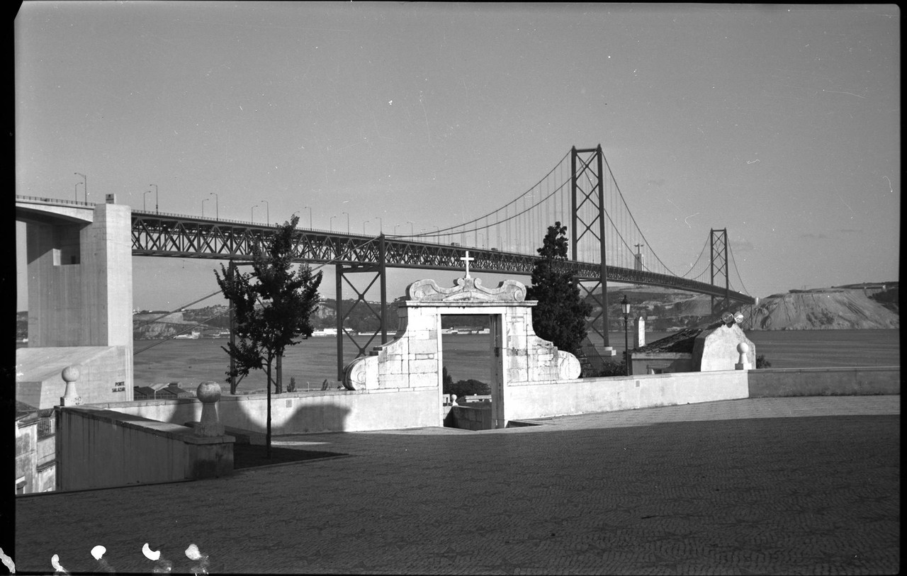 Adro da ermida de Santo Amaro, 1967, foto de Artur