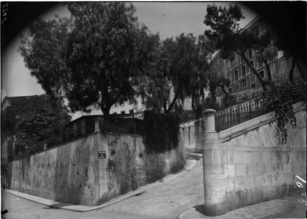 Travessa da Mata e um extremo do Largo do Correio-