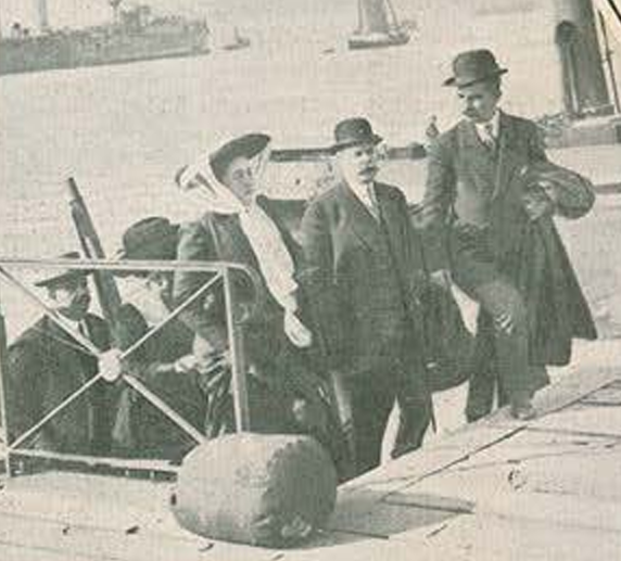 baronesa sobe as escadas.png