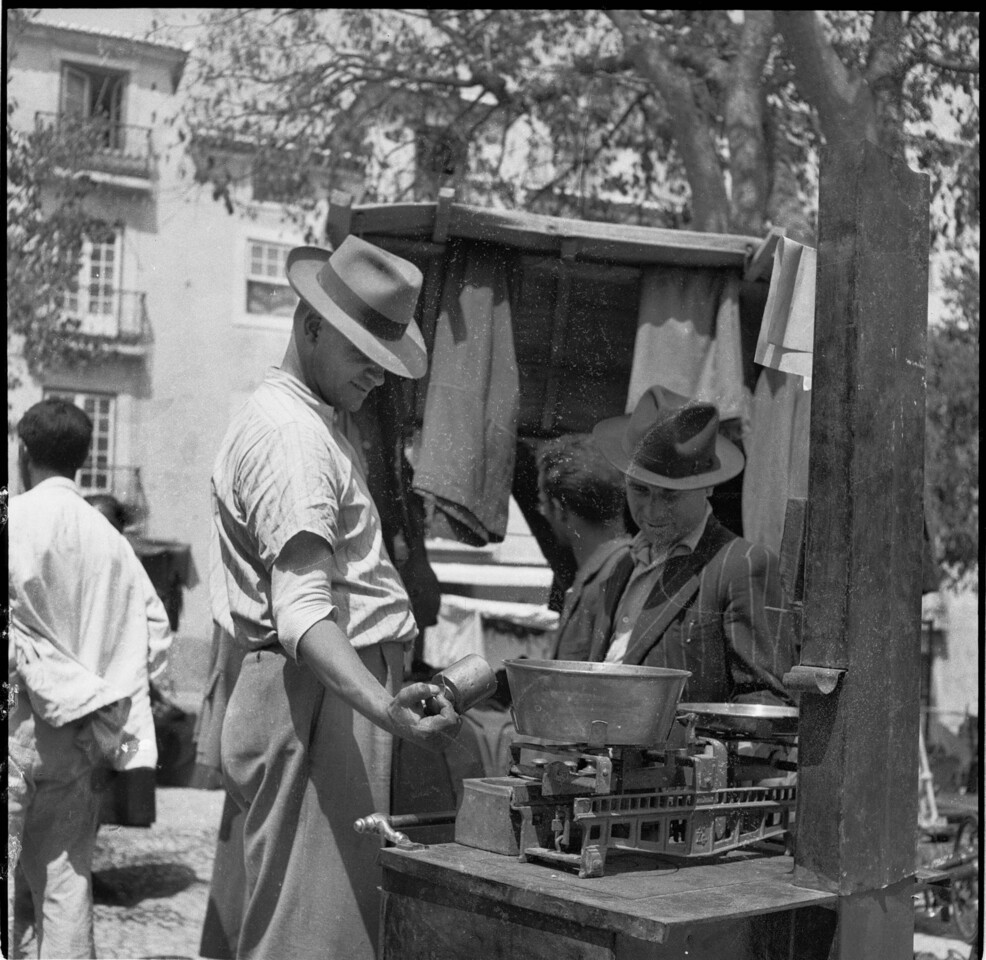 feira da ladra balança.jpg