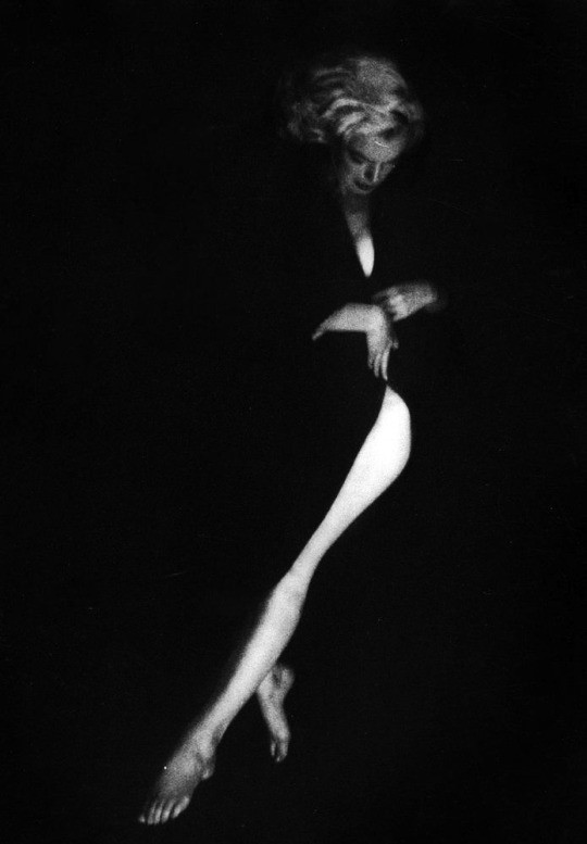 Milton Greene. Marilyn Monroe (1953).jpg