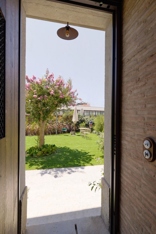 House-in-Estoril-02-850x1273.jpg House-in-Estoril-02-850x1273.jpg