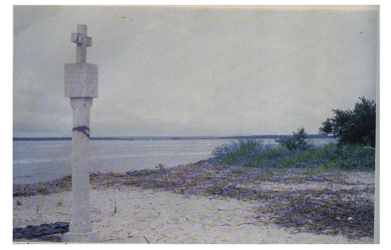 3.ª Réplica do Padrão S. Jorge, Foz do Rio Zaire – Ponta do Padrão – Moita Seca, assente no ano de 1859 Lat. 6º 04 Sul e Long .12º 19’ Este (A.F. Mata, Tropicália, 29/V/2010)