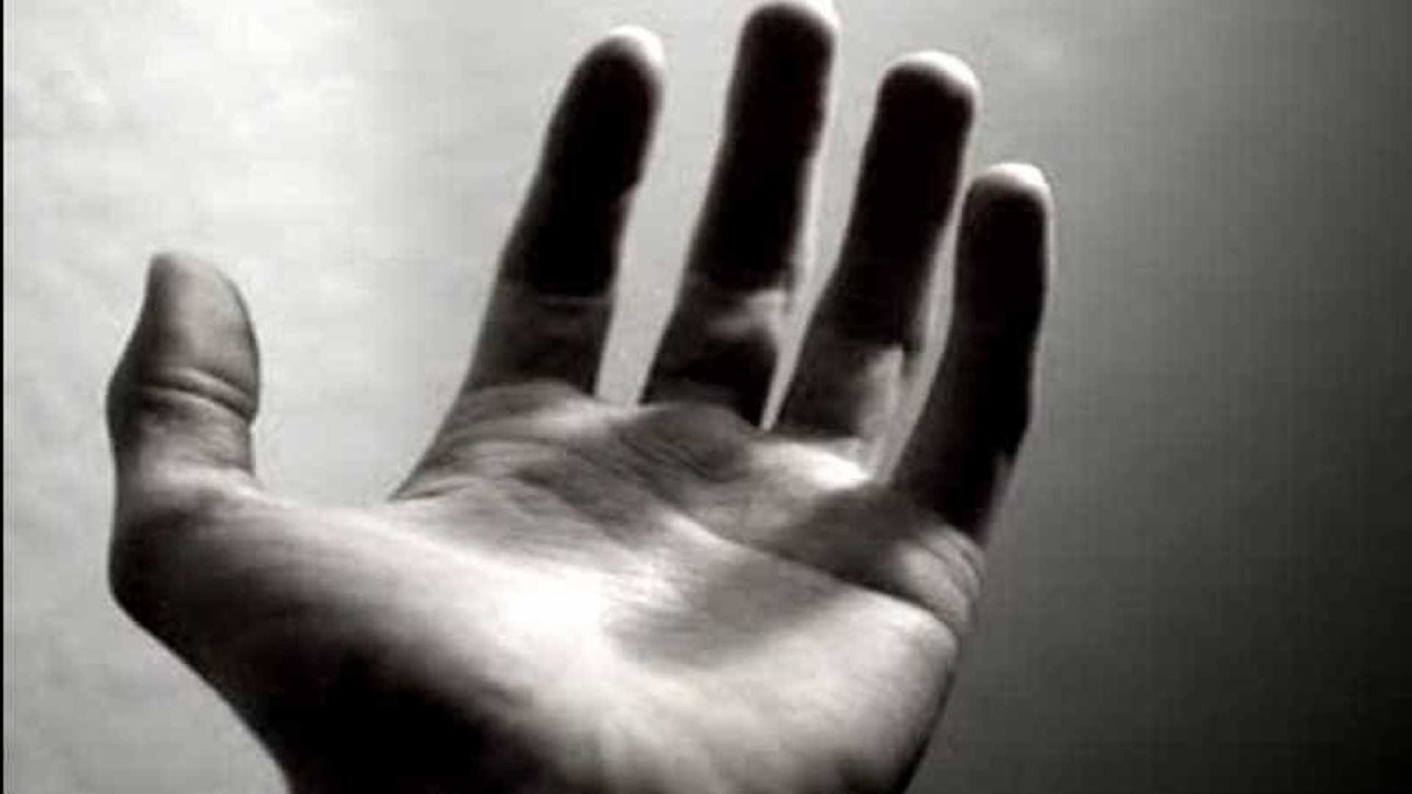 A MÃO QUE O VERSO CRIA.jpg