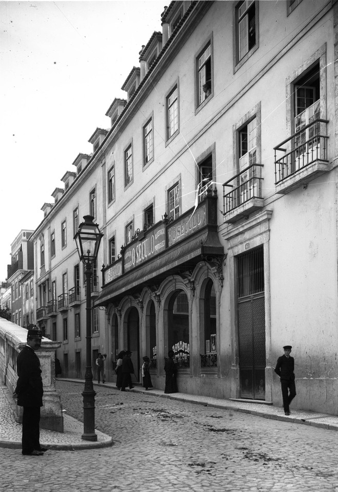 Jornal O Século, foto de Paulo Guedes, in a.f. C. Jornal O Século, foto de Paulo Guedes, in a.f. C.