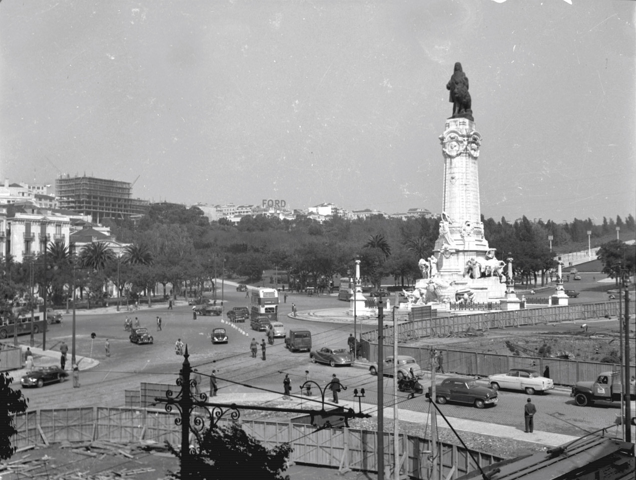 Obras na Rotunda, Lisboa (J. Benoliel, 1959)