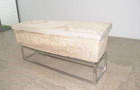 Túmulo de S. Martinho de Dume, Braga.jpg Túmulo de S. Martinho de Dume, Braga.jpg