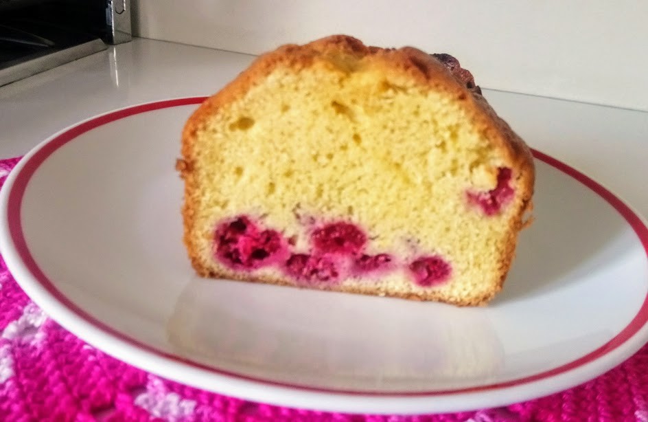 bolo com recheio de framboesas.JPG