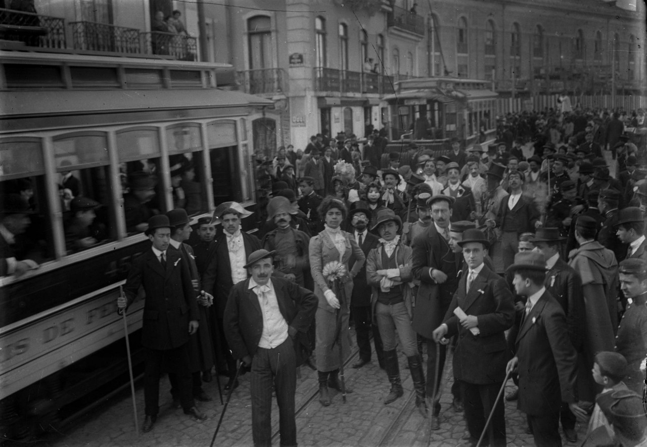 1911. Praça da Figueira no dia de Carnaval, em Li