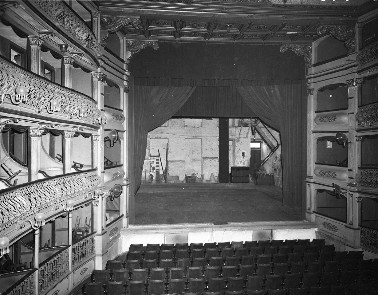 Teatro Apolo, interior 2 1957.jpg Teatro Apolo, interior 2 1957.jpg