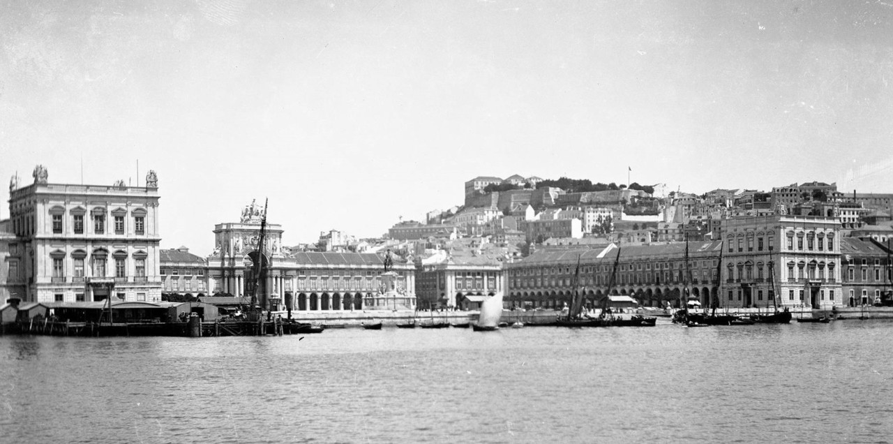 Panorâmica da praça do Comércio tirada a partir