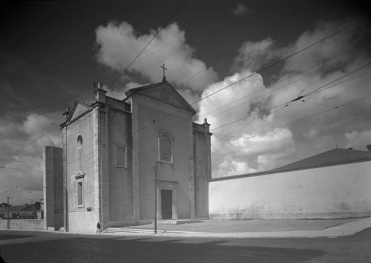 Igreja de Nossa Senhora da Luz, fachada principal,