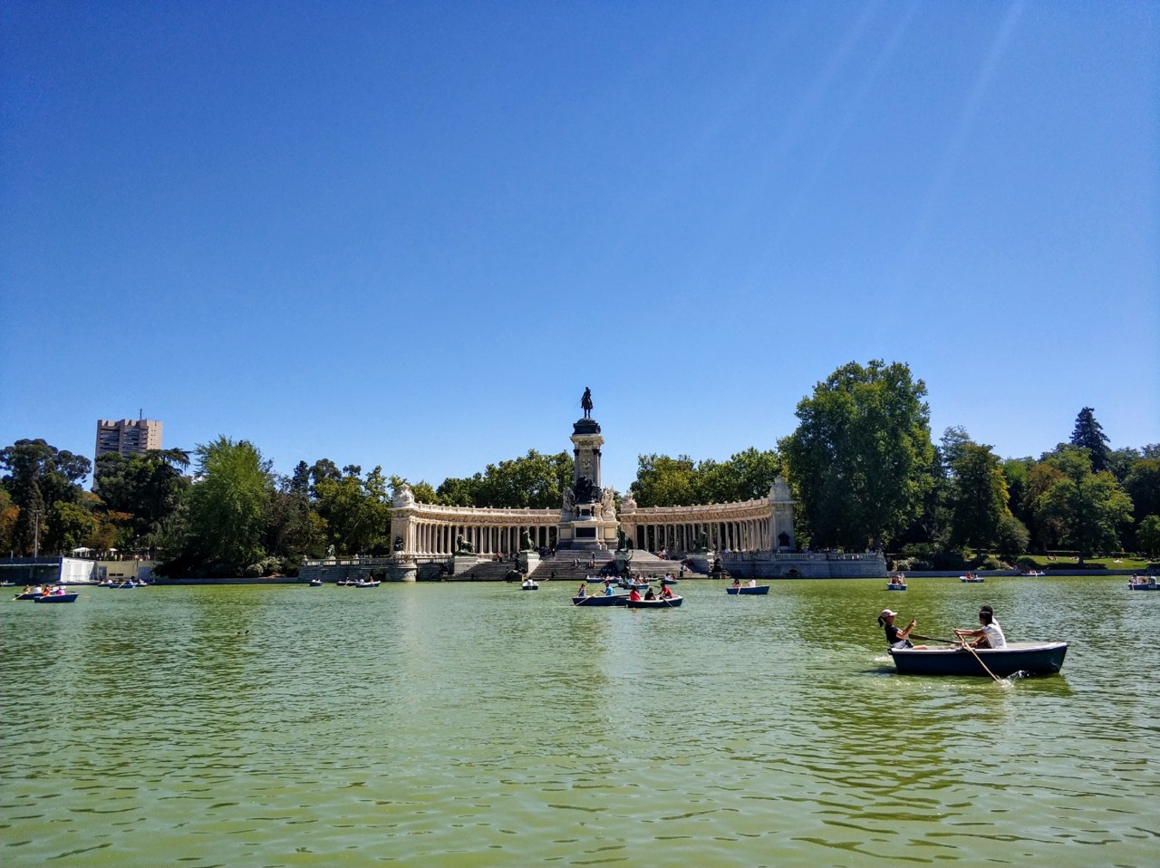 Lago Grande do El Retiro.jpg