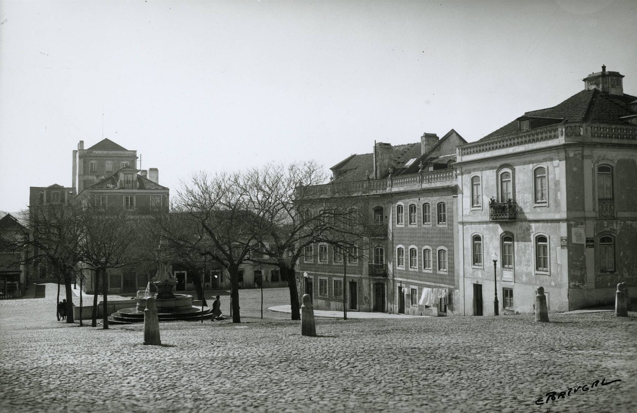 Antigo largo do Chafariz ainda com o chafariz de B