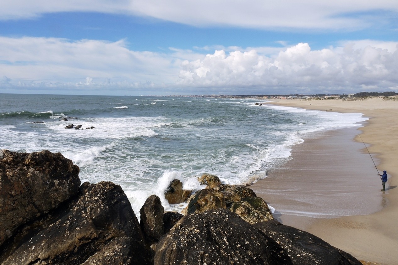 Praia Sr. da Pedra.JPG Praia Sr. da Pedra.JPG