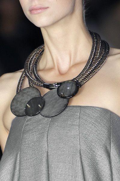 Como escolher o colar certo para cada tipo de decote - Moda & Style