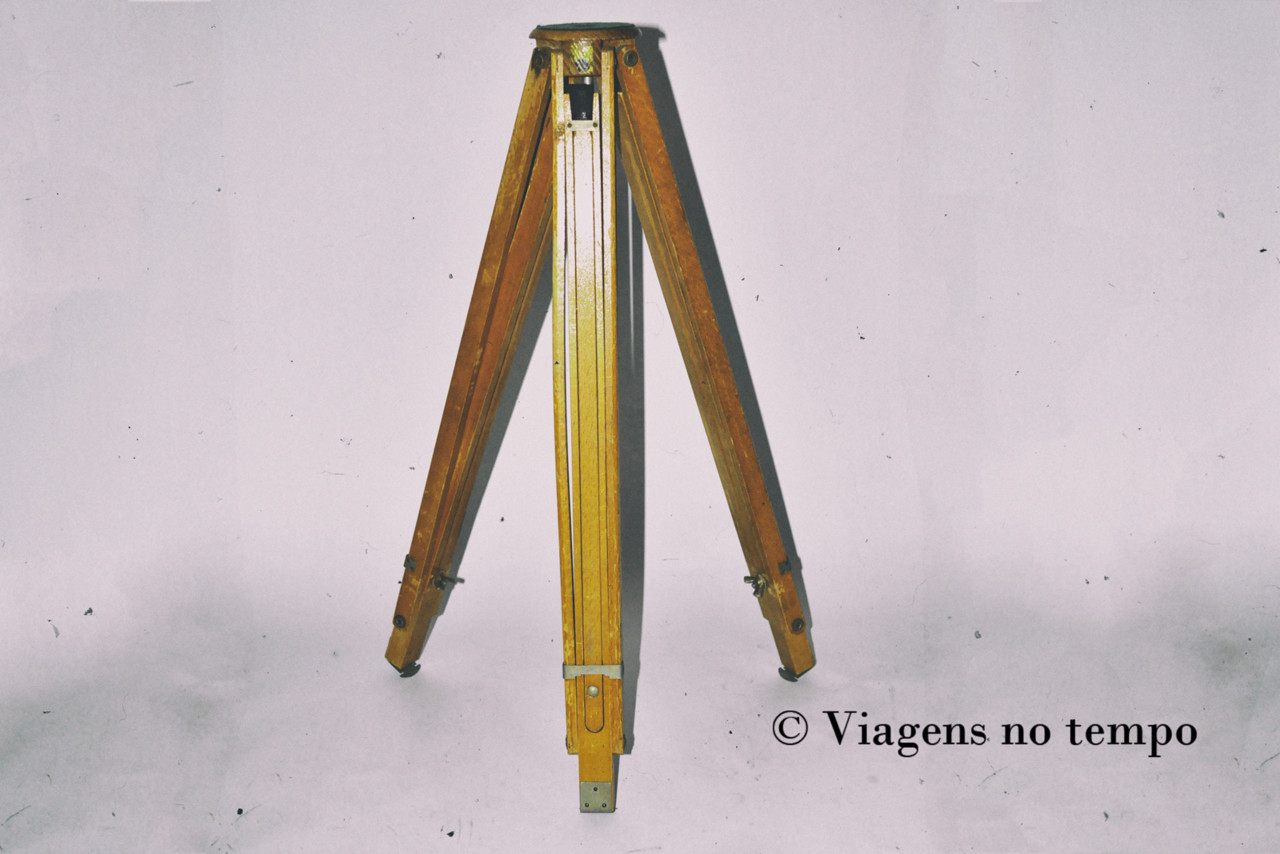 _DSC8020 - Tripé em madeira - Viagens no tempo - _DSC8020 - Tripé em madeira - Viagens no tempo -