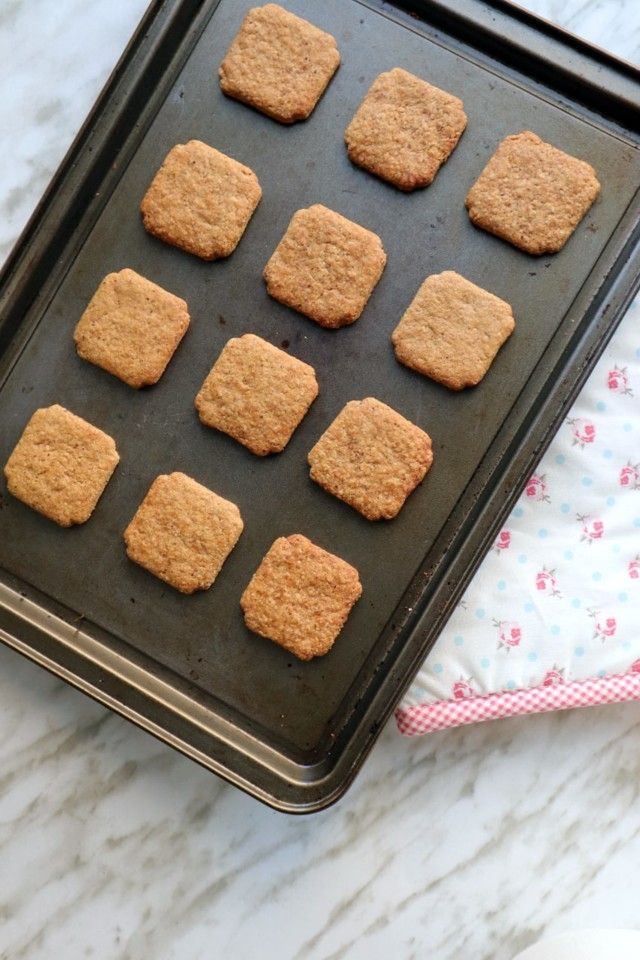 bolachas de avelã, café e canela