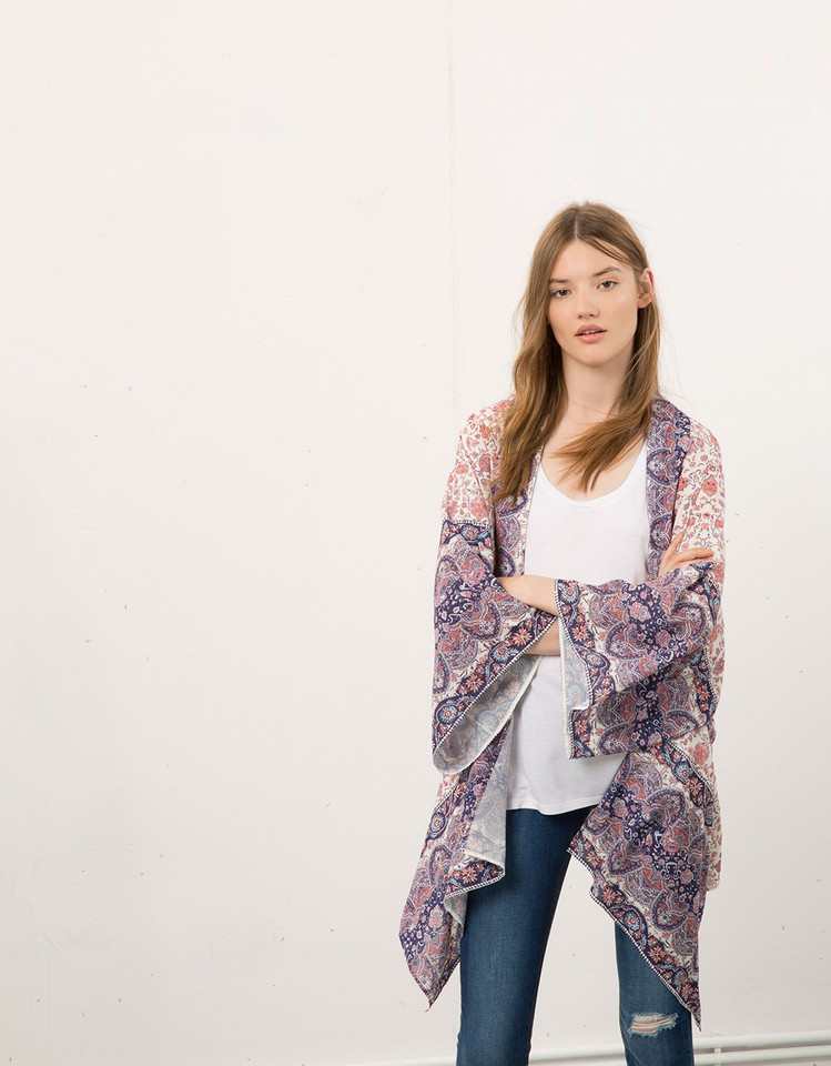 bershka-quimono-floral-outono-inverno-2015-2016.jp