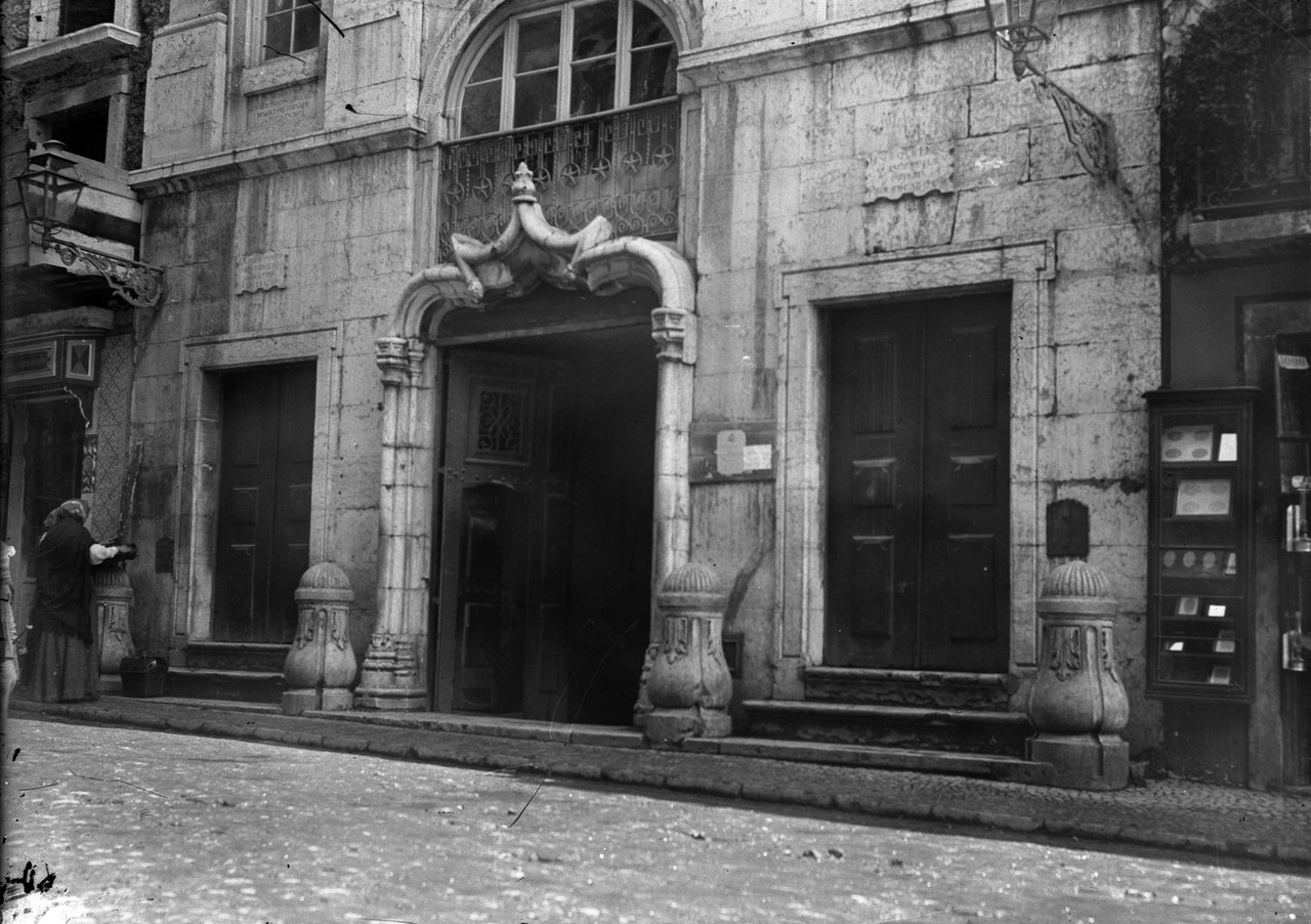 Ermida da Senhora da Guia. Portal manuelino do ant