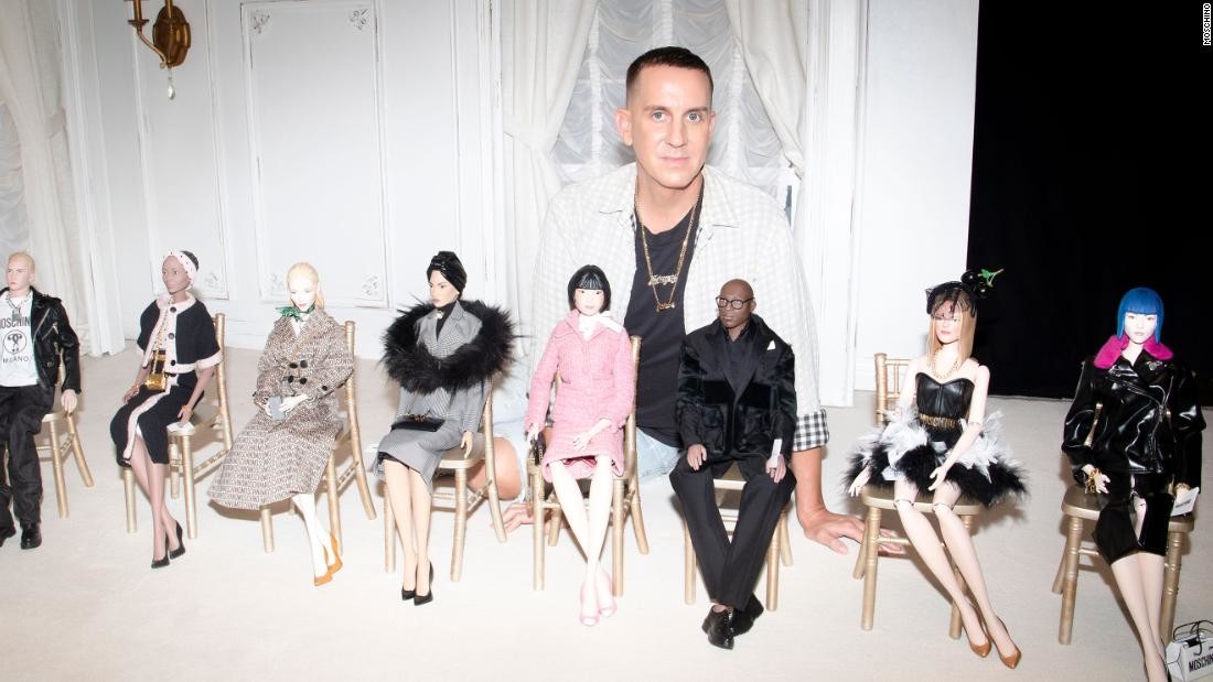 200926092309-05-moschino-milan-fashion-week-spring 200926092309-05-moschino-milan-fashion-week-spring