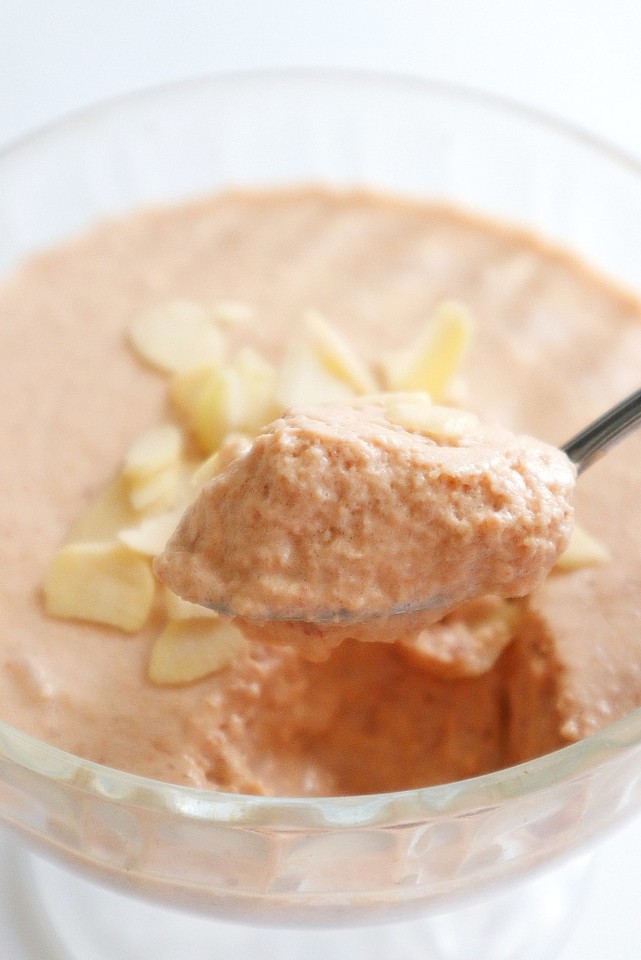 mousse de nêsperas (magnórios) e leite condensado