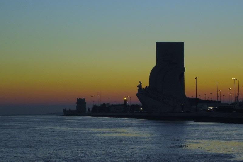 O padrão e a torre de Belém ao entardecer, Lisboa — © 2005