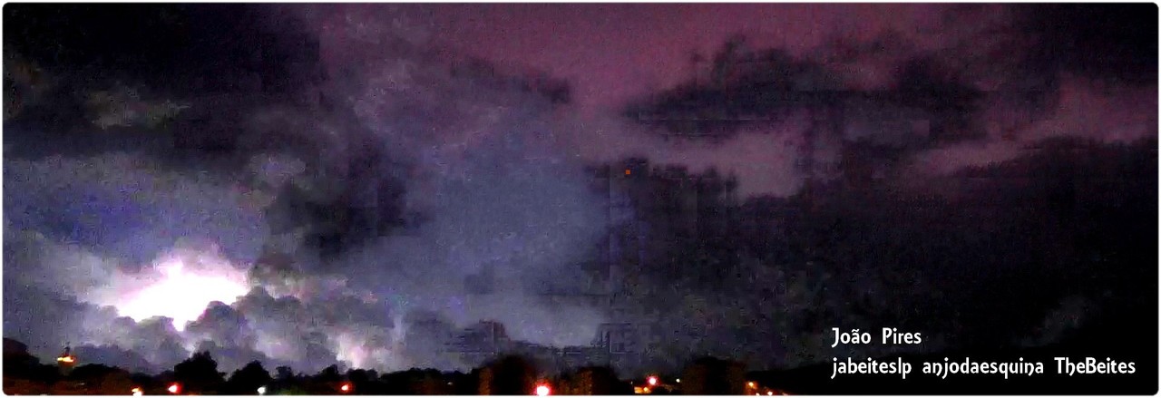 Castelo da Covilhã nas nuvens by night.jpg