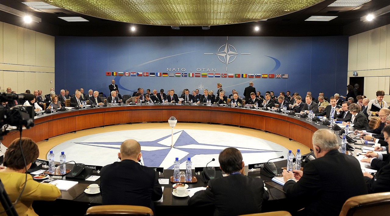 Min Def-Neg_Estrg QG NATO Bruxelas_2010