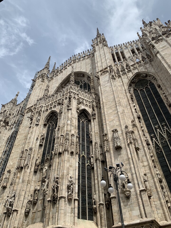Outra perspetiva da Duomo di Milano.jpeg
