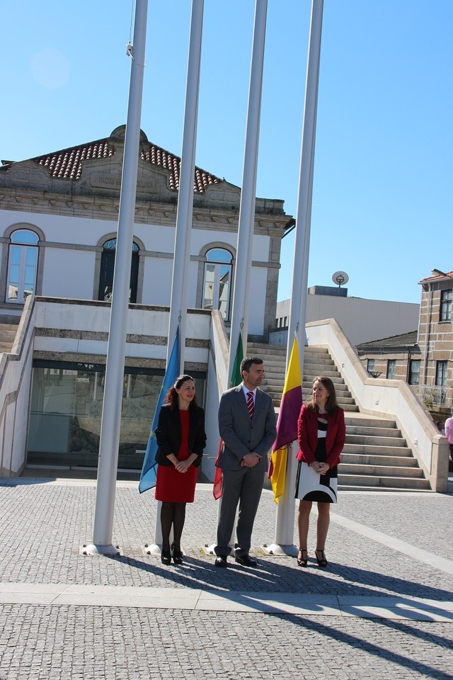 25 de Abril  hastear bandeiras.JPG