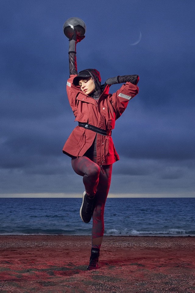 adidas-stella-mccartney-grimes-fw-19-lookbook-12.j adidas-stella-mccartney-grimes-fw-19-lookbook-12.j