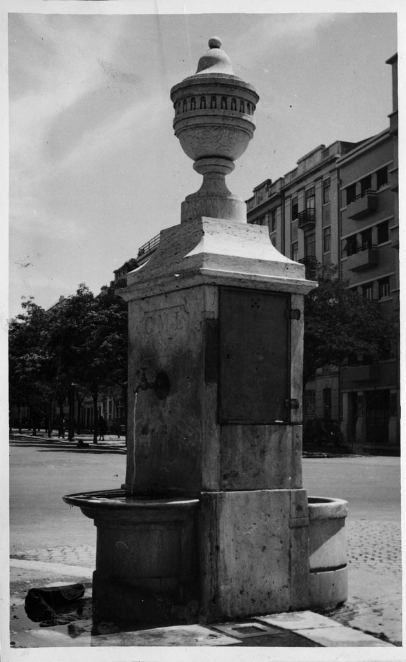 Chafariz da Rua Marquês Sá da Bandeira.jpg Chafariz da Rua Marquês Sá da Bandeira.jpg