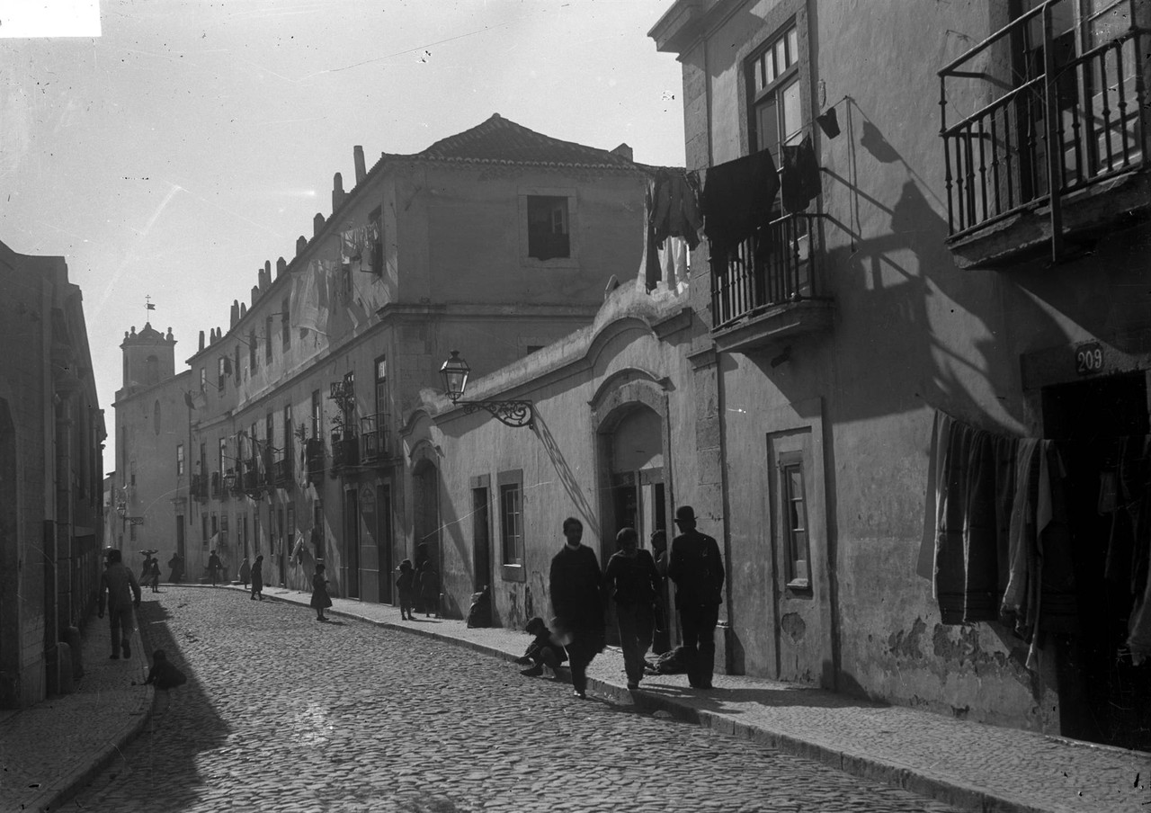 Pátios do Conde Soure — Estr. da Penha de França, Lisboa (J.A.L. Barcia, ante 1916)