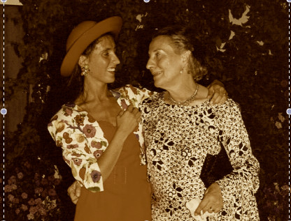 mãe e eu sepia.jpg