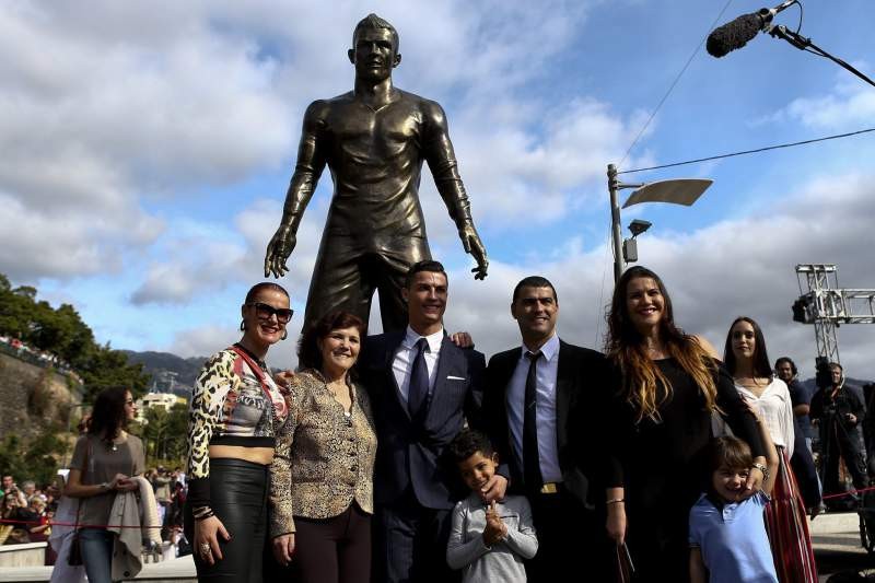 CRISTIANO RONALDO GANHA ESTÁTUA NA ILHA DA MADEIRA ...