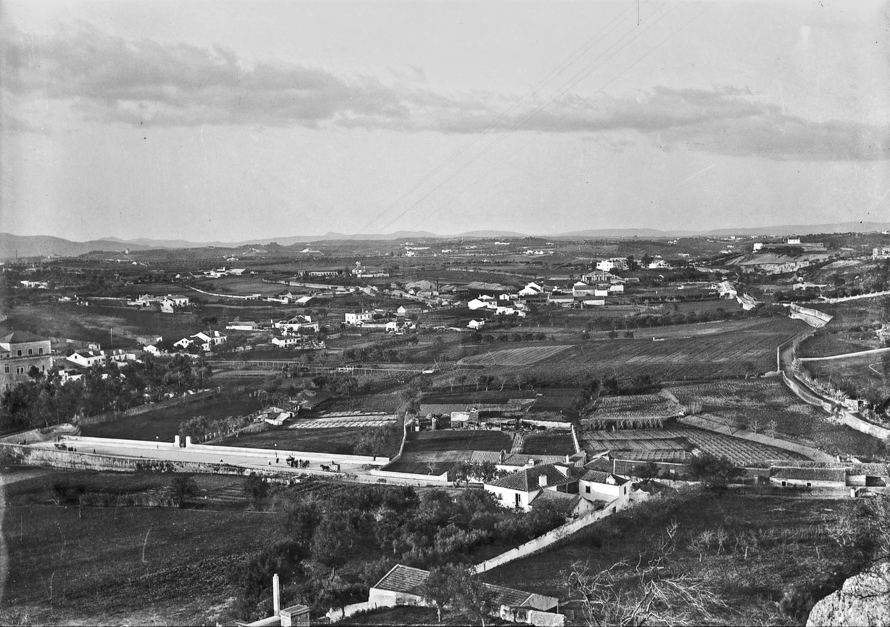 Panorâmica sobre as terras da Alameda e Areeiro, Penha de França (J.A.L. Bárcia, c 1900)